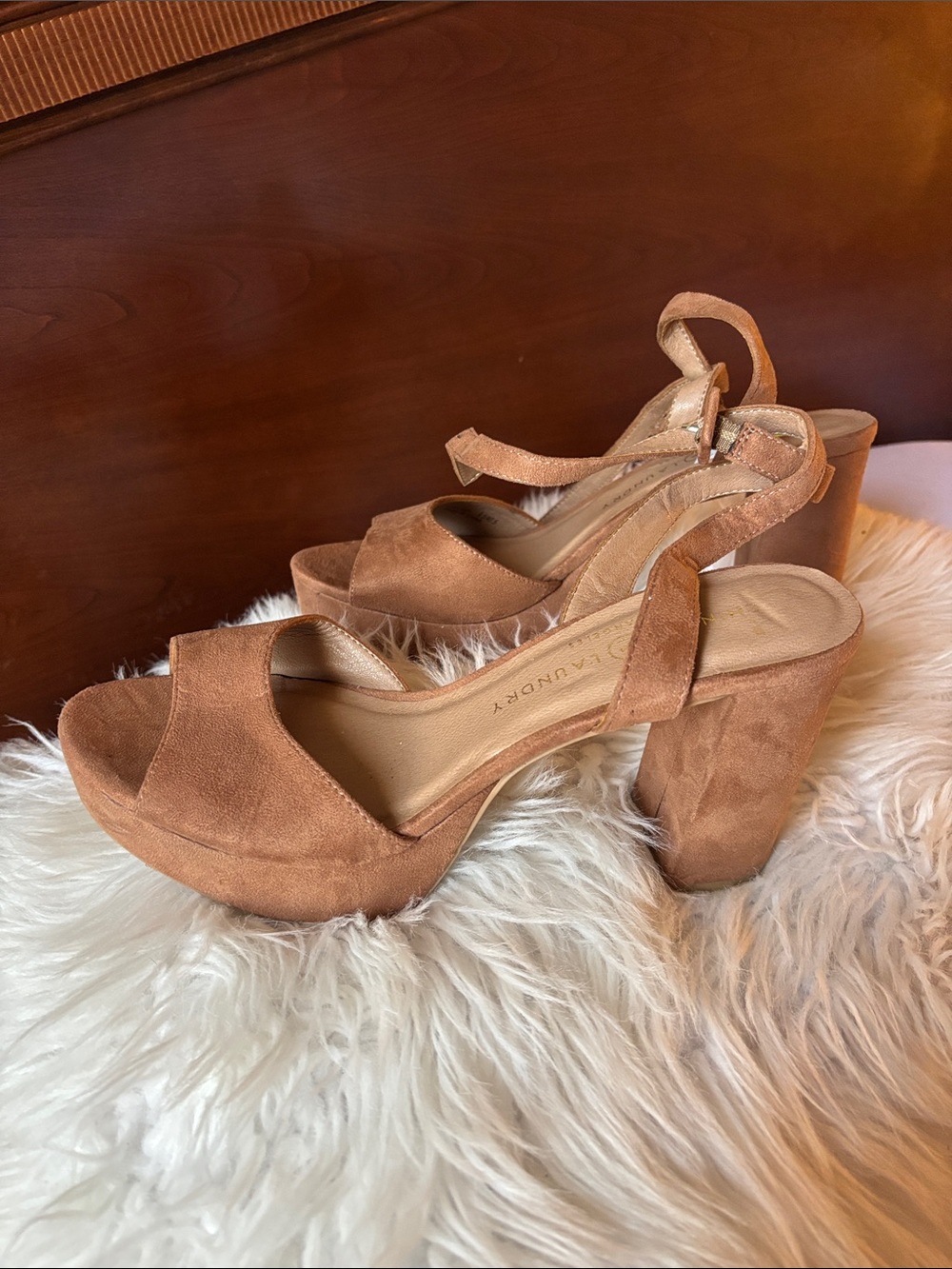 Chinese Laundry Suede Platform Sandals in Tan Size 9.5